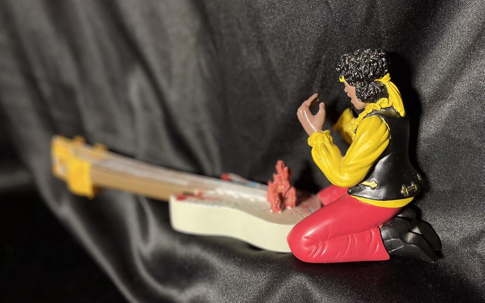 Authentic Jimi Hendrix Iconic Monterey Pop Figurine  By C&d Visionary 2004