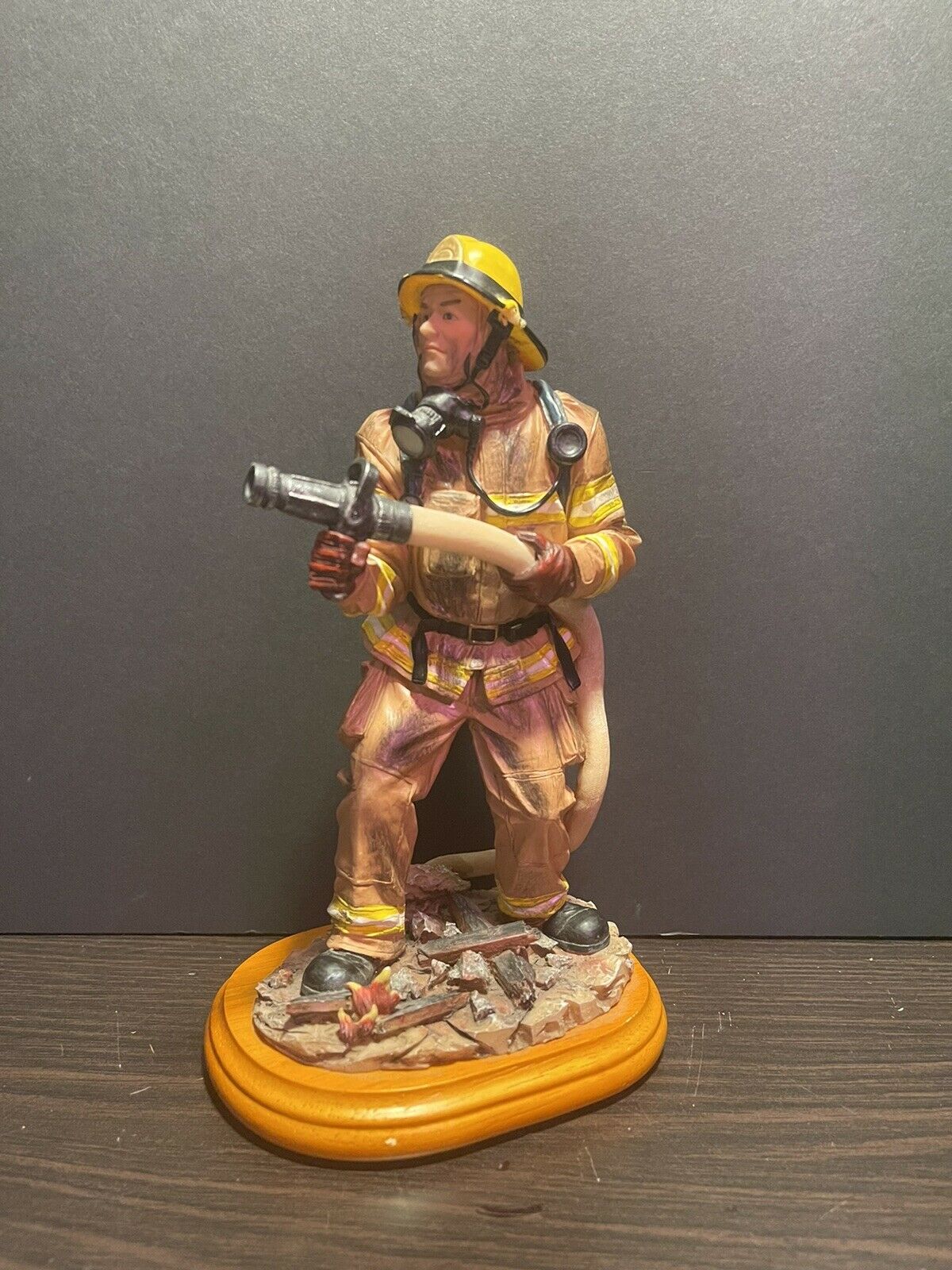 Red Hats Of Courage "going In" Retired Figurine By Vanguard Fireman