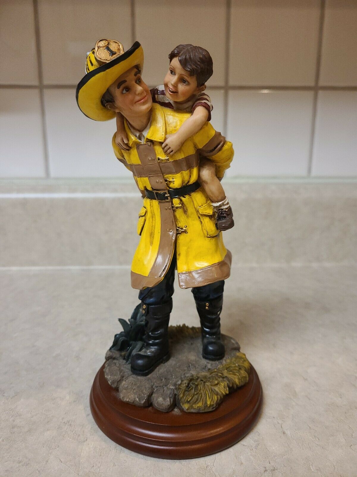 Vanmark Red Hats Of Courage Beyond The Call Lean On Me 1998 Fireman Figurine